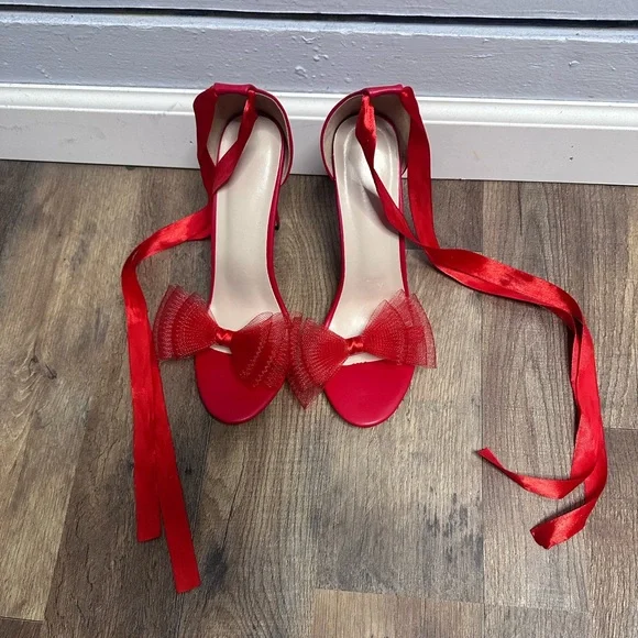 4 inch red heels with bow - Picture 3 of 6